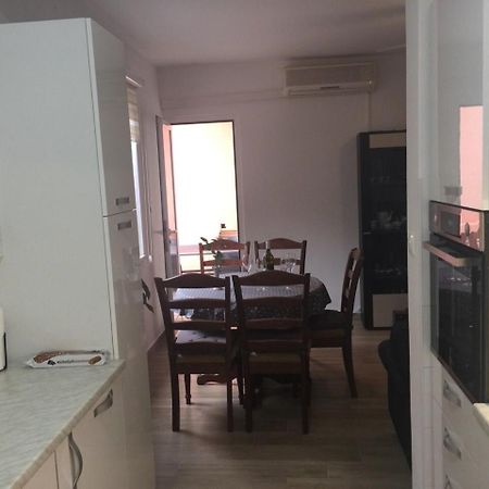 Brna Apartment Sleeps 6 Pool Air Con Wifi Bagian luar foto