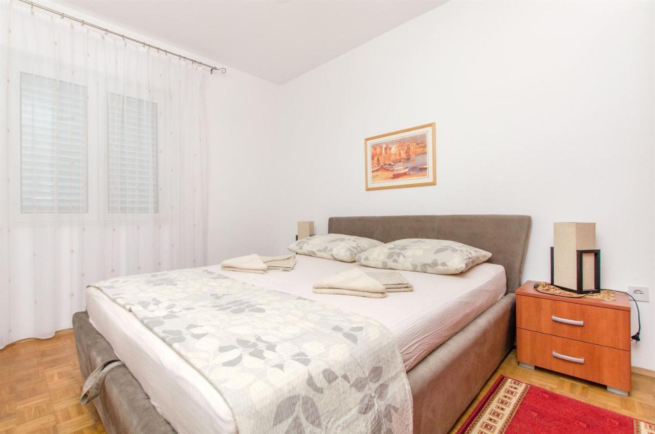 Brna Apartment Sleeps 6 Pool Air Con Wifi Bagian luar foto