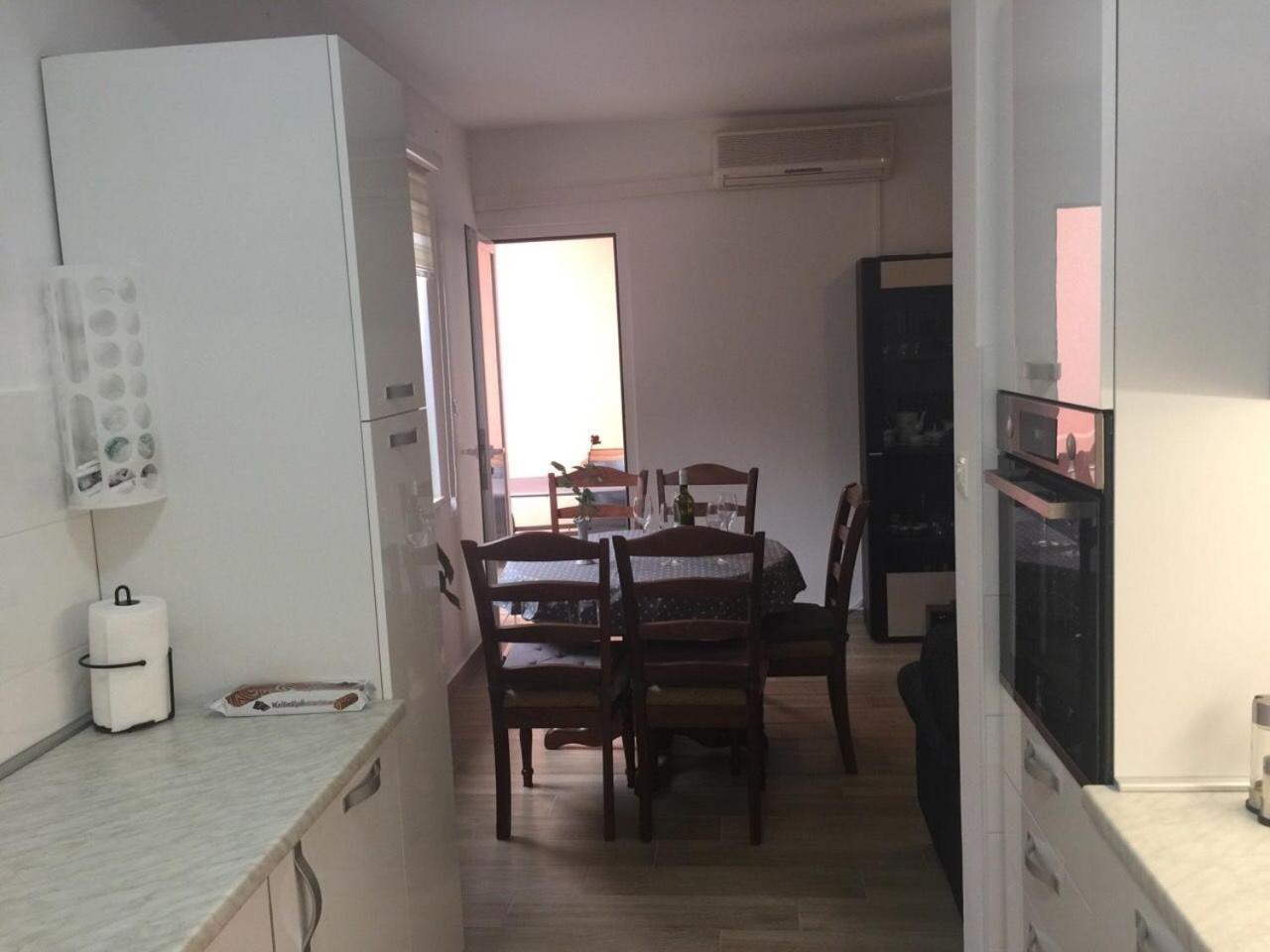 Brna Apartment Sleeps 6 Pool Air Con Wifi Bagian luar foto