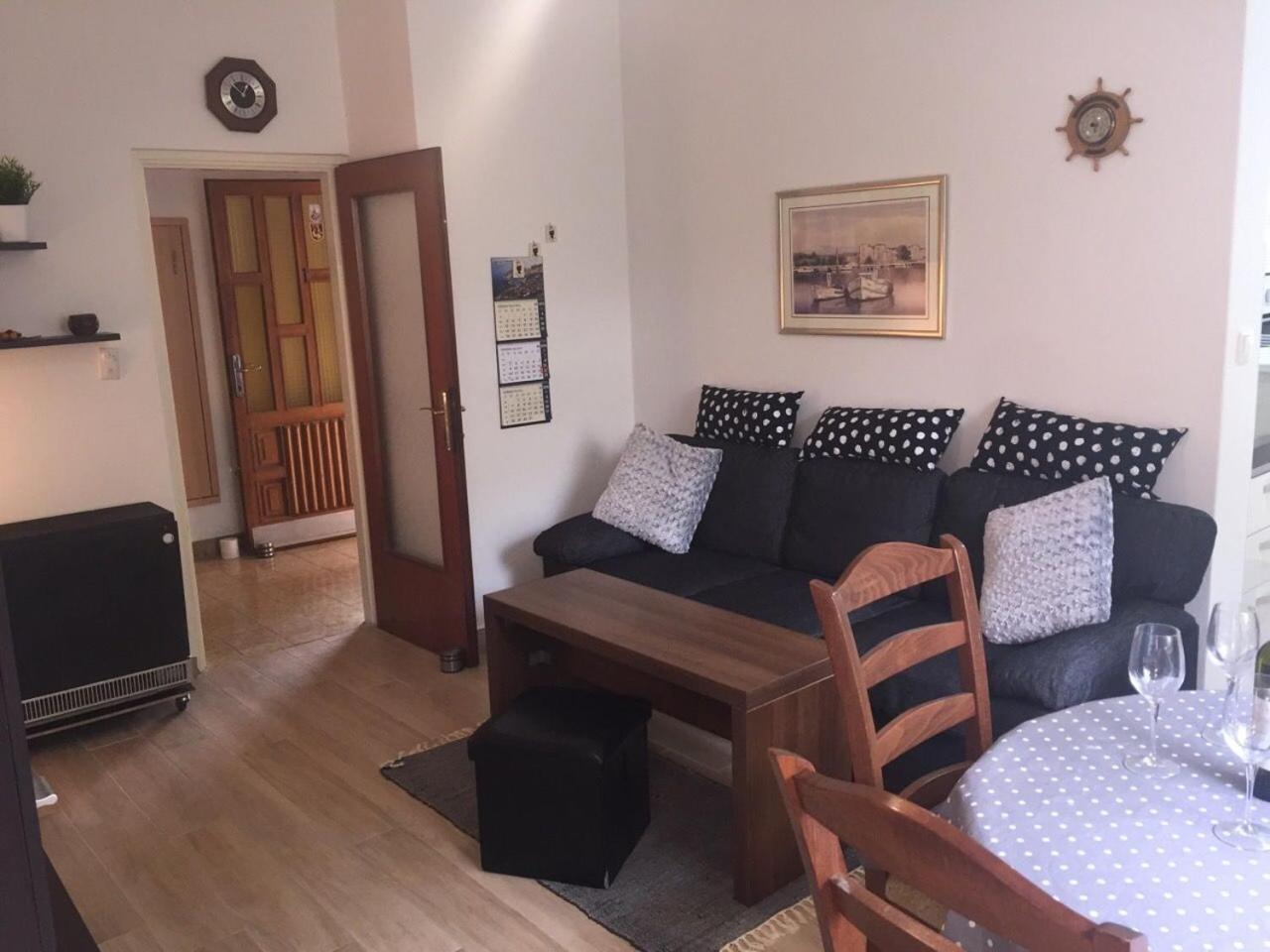 Brna Apartment Sleeps 6 Pool Air Con Wifi Bagian luar foto