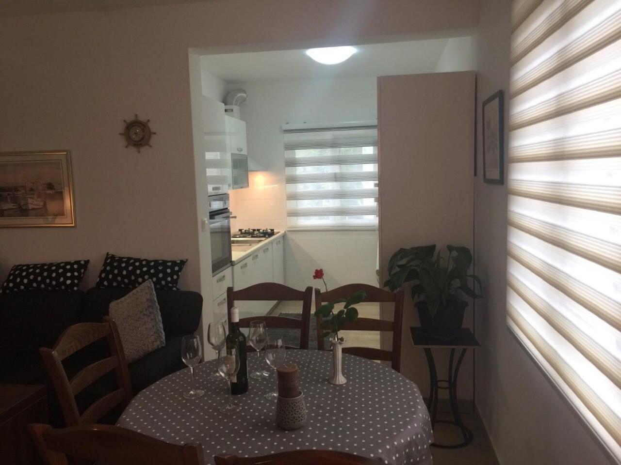 Brna Apartment Sleeps 6 Pool Air Con Wifi Bagian luar foto