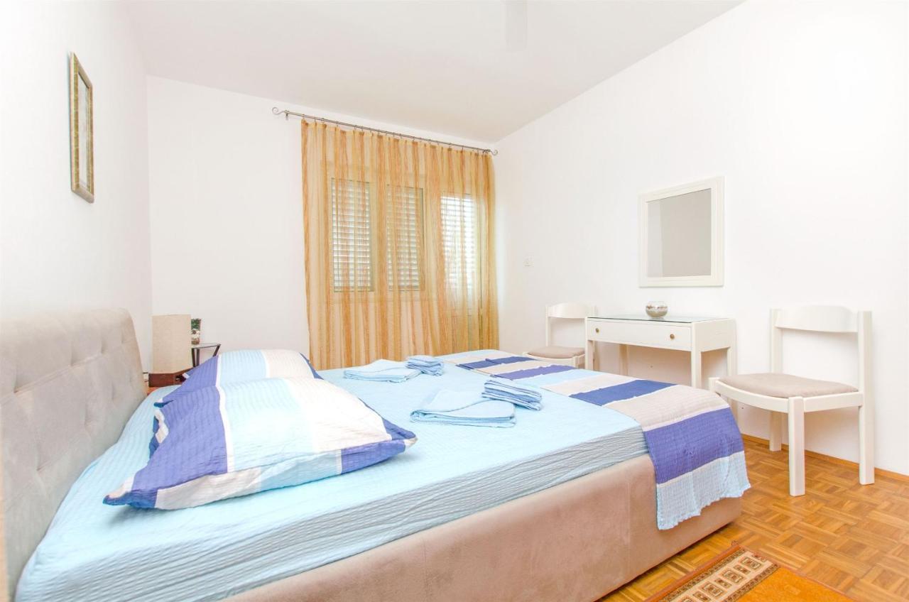 Brna Apartment Sleeps 6 Pool Air Con Wifi Bagian luar foto