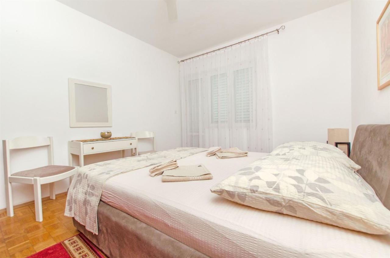 Brna Apartment Sleeps 6 Pool Air Con Wifi Bagian luar foto